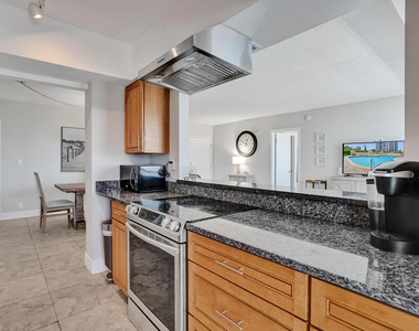 2715 N Ocean Boulevard - Photo Thumbnail 7