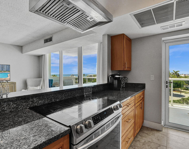 2715 N Ocean Boulevard - Photo Thumbnail 9