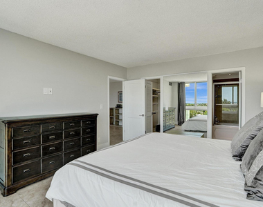 2715 N Ocean Boulevard - Photo Thumbnail 15
