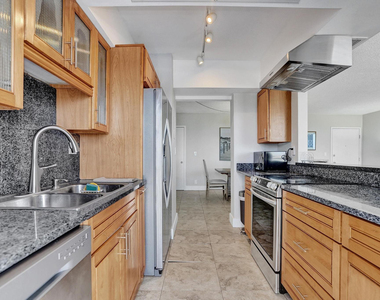 2715 N Ocean Boulevard - Photo Thumbnail 8