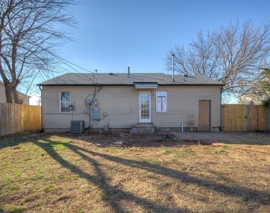 211 W Dale Street - Photo Thumbnail 23