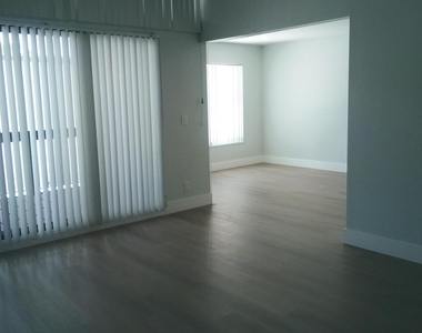 9727 N New River Canal Road - Photo Thumbnail 14
