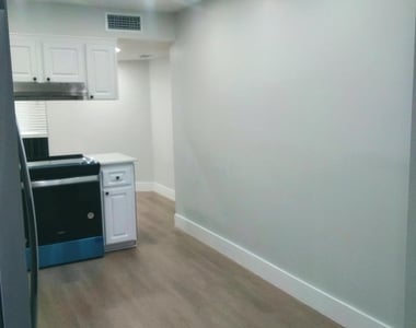 9727 N New River Canal Road - Photo Thumbnail 7