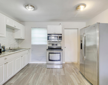 1325 W 32nd Street - Photo Thumbnail 5