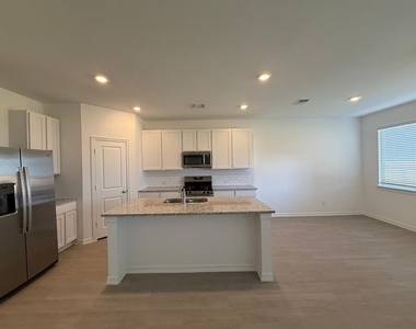 9241 Sw 18th Street - Photo Thumbnail 4