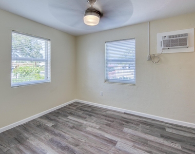 219 N E Street - Photo Thumbnail 14