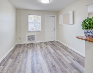 219 N E Street - Photo Thumbnail 10