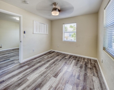 219 N E Street - Photo Thumbnail 13