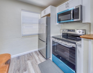 219 N E Street - Photo Thumbnail 7