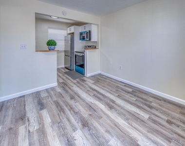 219 N E Street - Photo Thumbnail 2