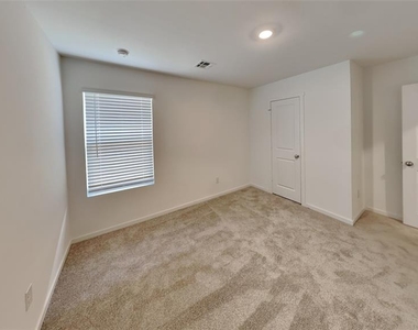 20416 Mule Deer Drive - Photo Thumbnail 10