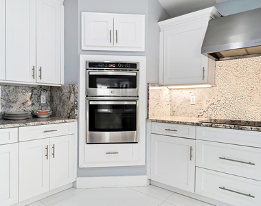 6715 Nw Pinson Court - Photo Thumbnail 3