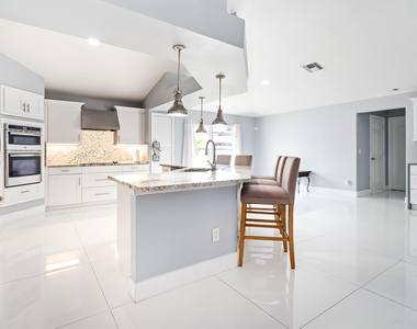 6715 Nw Pinson Court - Photo Thumbnail 7