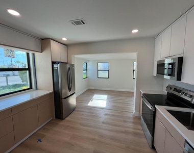 120 W 22nd Street - Photo Thumbnail 12