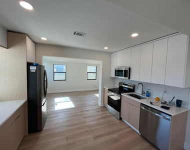120 W 22nd Street - Photo Thumbnail 4