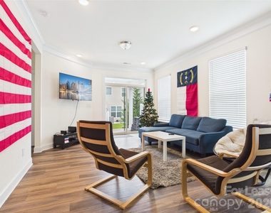 3944 Fadden Street - Photo Thumbnail 4