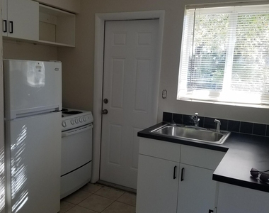 300 Sw 10th Avenue - Photo Thumbnail 3