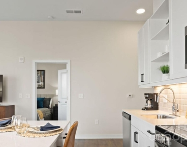 426 N Tryon Street - Photo Thumbnail 24