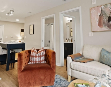 426 N Tryon Street - Photo Thumbnail 17