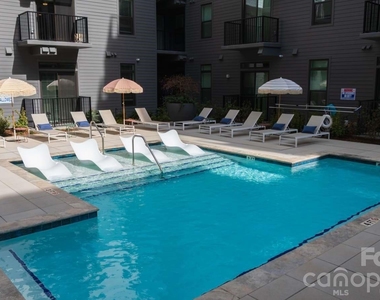 426 N Tryon Street - Photo Thumbnail 5