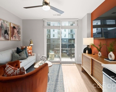 426 N Tryon Street - Photo Thumbnail 9