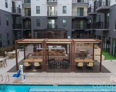 426 N Tryon Street - Photo Thumbnail 5