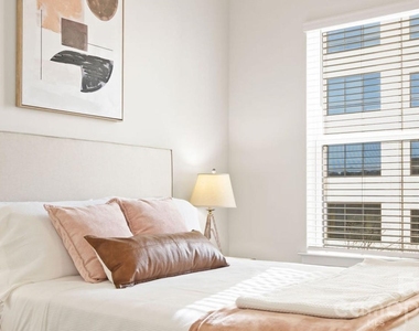 426 N Tryon Street - Photo Thumbnail 20