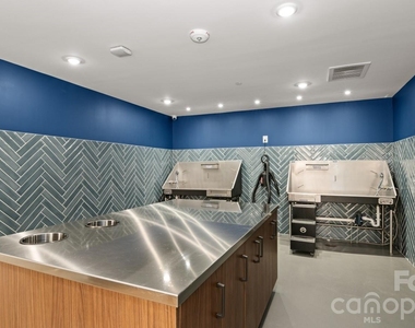 426 N Tryon Street - Photo Thumbnail 43