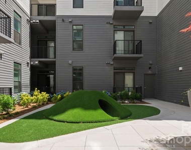 426 N Tryon Street - Photo Thumbnail 9