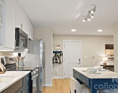 426 N Tryon Street - Photo Thumbnail 21