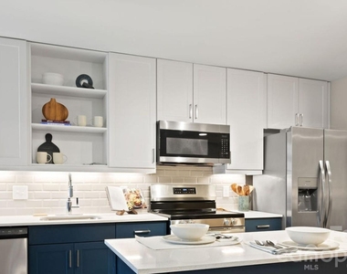 426 N Tryon Street - Photo Thumbnail 19