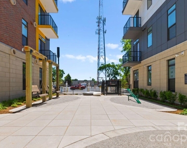 426 N Tryon Street - Photo Thumbnail 8