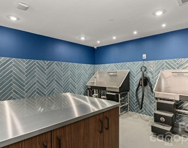 426 N Tryon Street - Photo Thumbnail 7