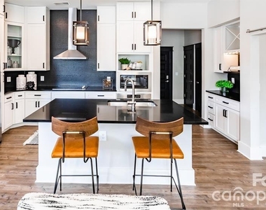 1308 Lorna Street - Photo Thumbnail 35