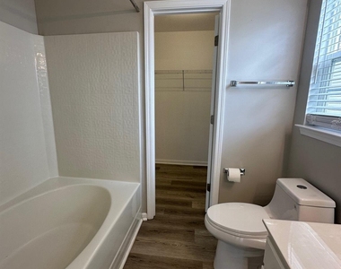 14108 Riding Hill Avenue - Photo Thumbnail 8