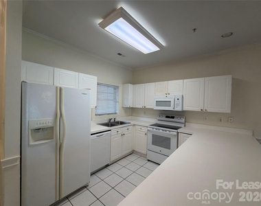 9113 Meadow Vista Road - Photo Thumbnail 2
