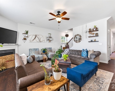 10008 Brawley Lane - Photo Thumbnail 11