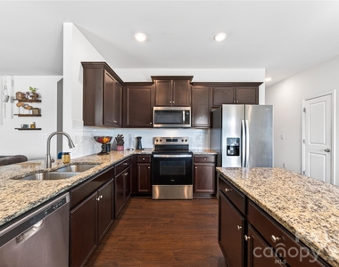 10008 Brawley Lane - Photo Thumbnail 3