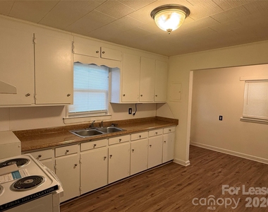 6009 Monteith Drive - Photo Thumbnail 8