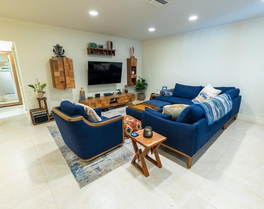 3215 Ne 15th Street - Photo Thumbnail 4