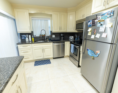 3215 Ne 15th Street - Photo Thumbnail 3