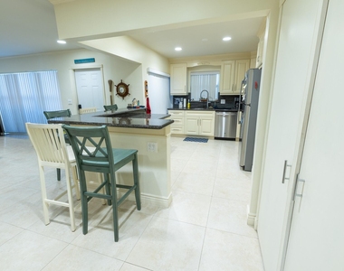 3215 Ne 15th Street - Photo Thumbnail 2
