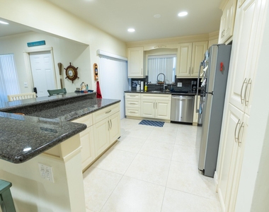 3215 Ne 15th Street - Photo Thumbnail 12