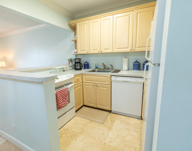 3215 Ne 15th Street - Photo Thumbnail 2