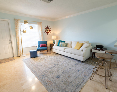 3215 Ne 15th Street - Photo Thumbnail 4