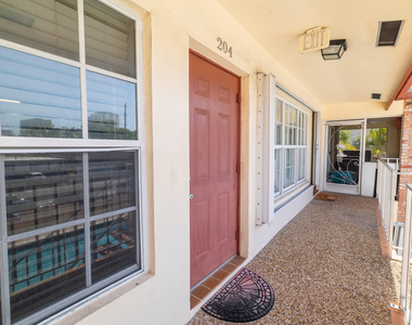 3215 Ne 15th Street - Photo Thumbnail 8