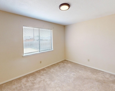853 W Wintergreen Road - Photo Thumbnail 11