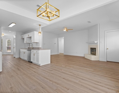 7205 Airline Drive - Photo Thumbnail 9