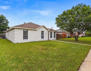 7205 Airline Drive - Photo Thumbnail 1
