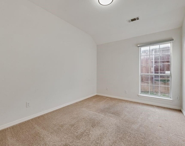 1412 Melody Lane - Photo Thumbnail 15